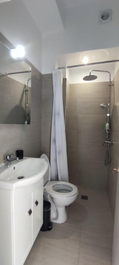 Tínos Flisvos Apartments מראה חיצוני תמונה